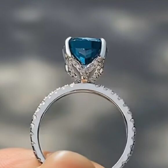 🔷 NEW Elegant Dark Aqua Blue Crystal 4 Carat Ring with Silver Band 🔷 - Picture 5 of 6